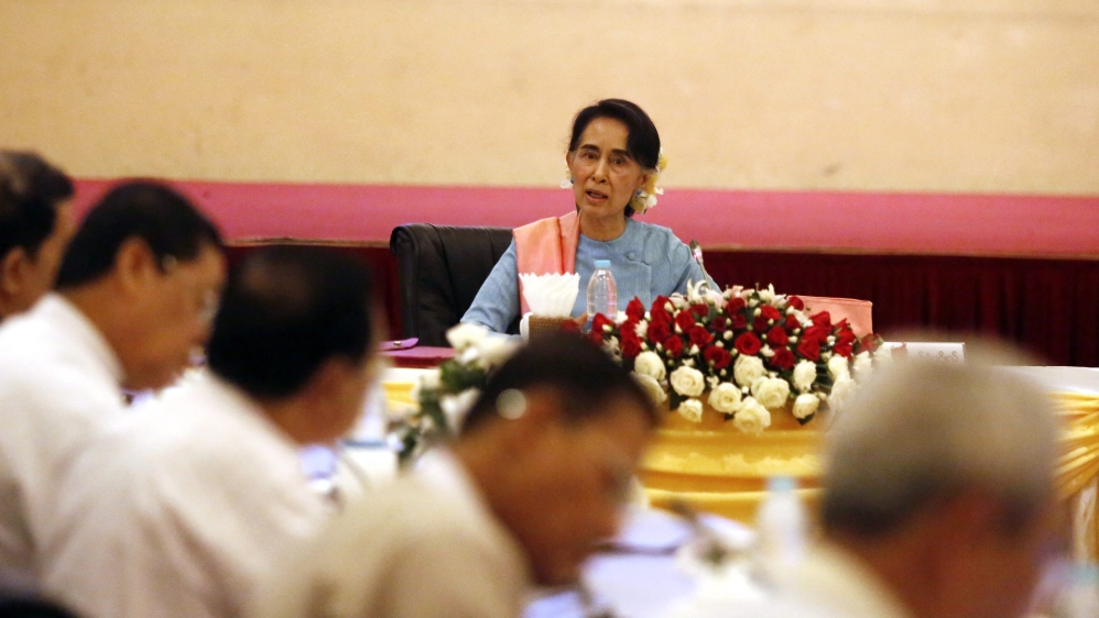 Aung San Suu Kyi meets in Naypyitaw