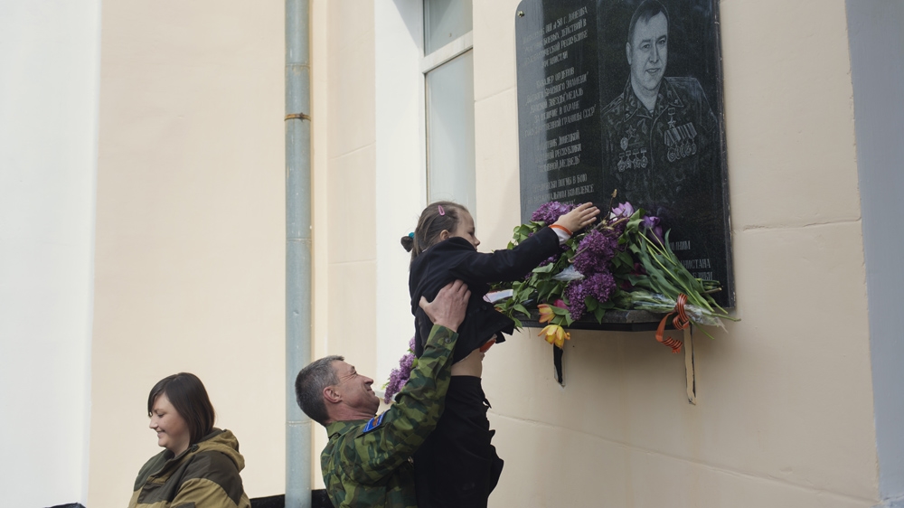 On Veterans' Day, the pupils honour those who have been killed in combat during the war between the Ukrainian army and the Russian-backed rebels [Kyrre Lien /Al Jazeera] 
