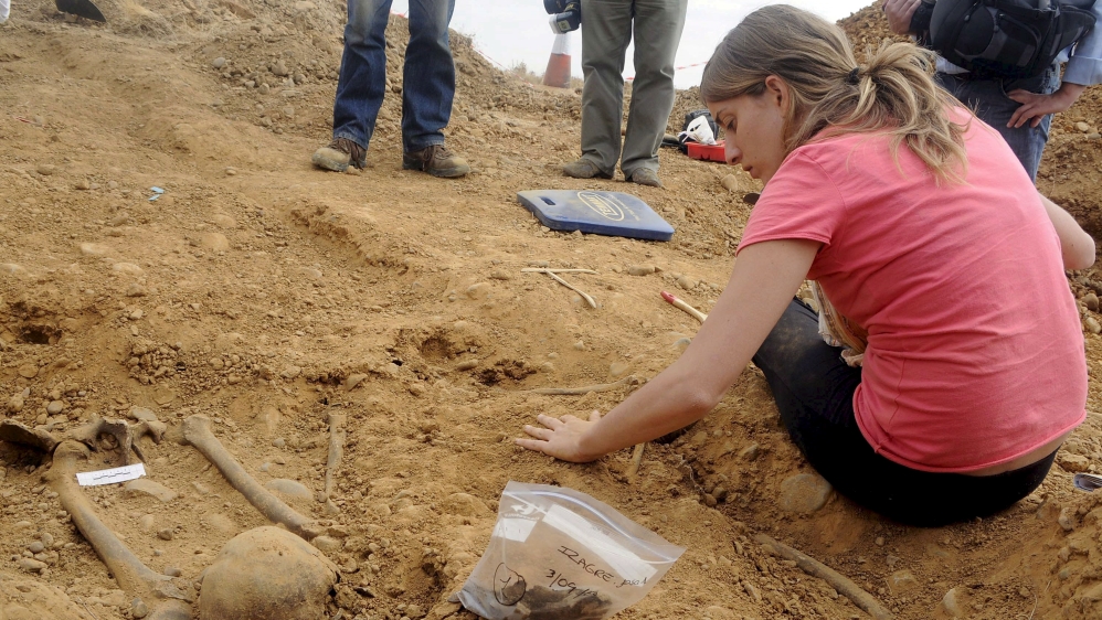 Members of the ''Association for the Recovery of the Historic Memory'' work on the so called ''Los banezanos'' mass grave found in Izagre, north eastern Spain