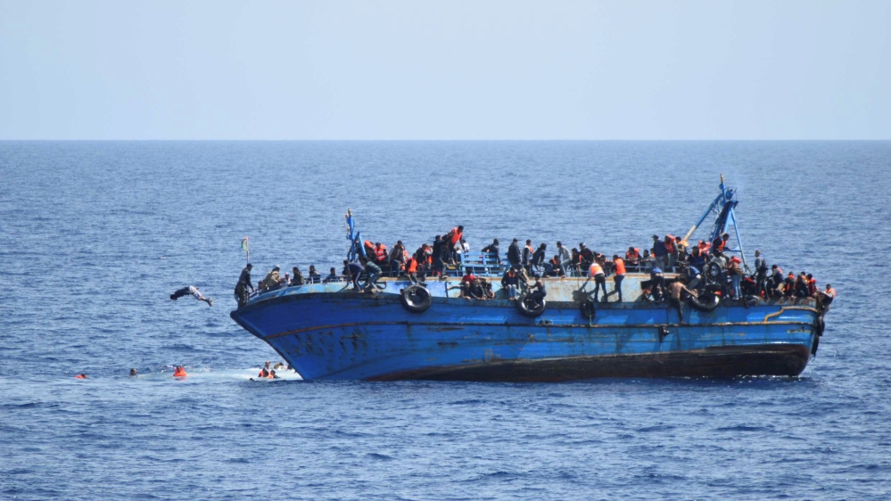 Italy rescue refugees from Libya coast