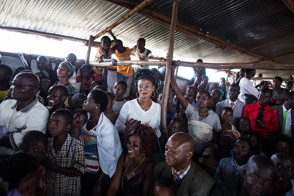 Congolese mass marriage / Please Do Not Use