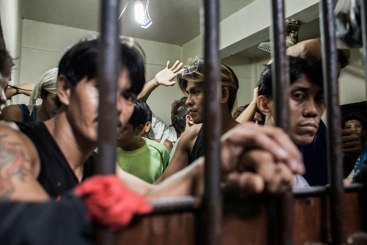 WAR ON DRUGS / Please Do Not Use