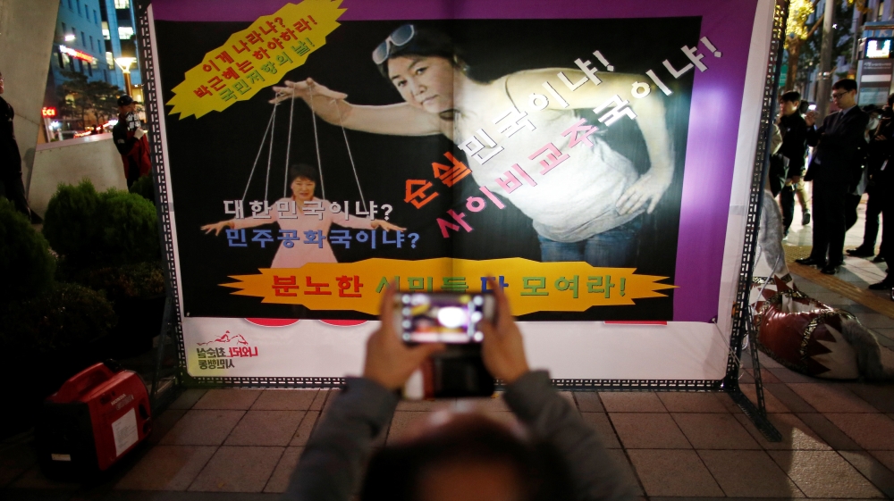 Protesters took to the streets of Seoul on Saturday to urge Park's resignation [Kim Hong-Ji/Reuters]
