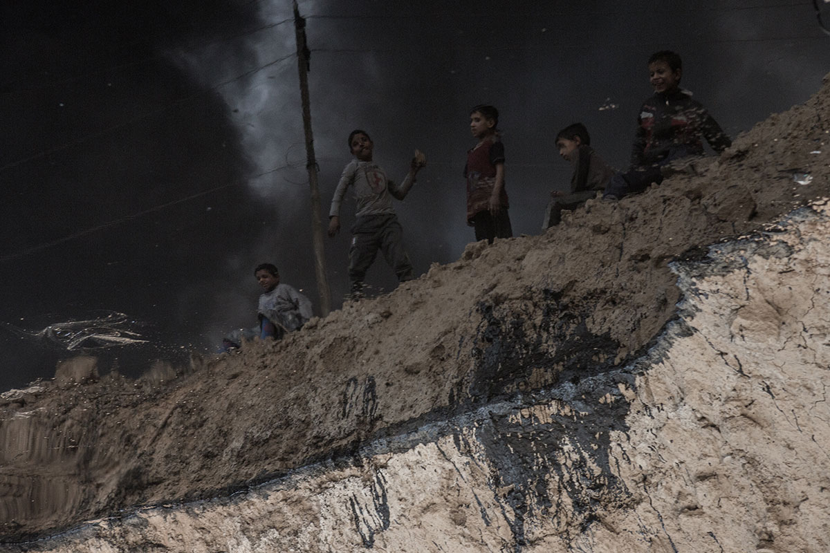 Qayyarah, Iraq - Closer look at the Oil Well fires / Please Do Not Use
