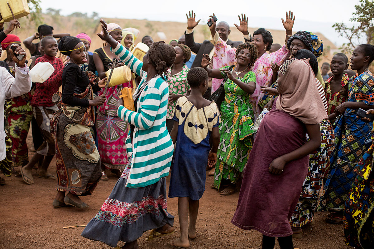 Congolese mass marriage / Please Do Not Use