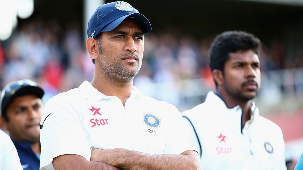 MS Dhoni - features