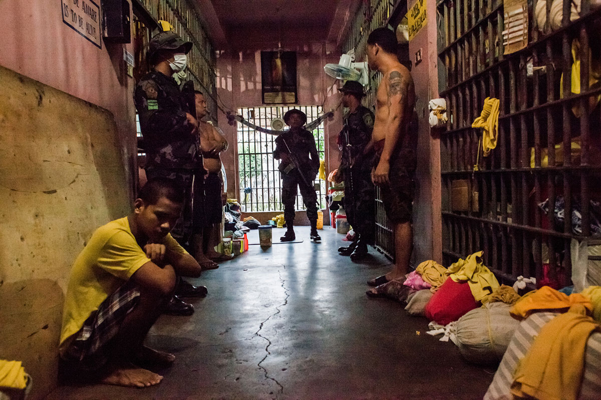 WAR ON DRUGS / Please Do Not Use