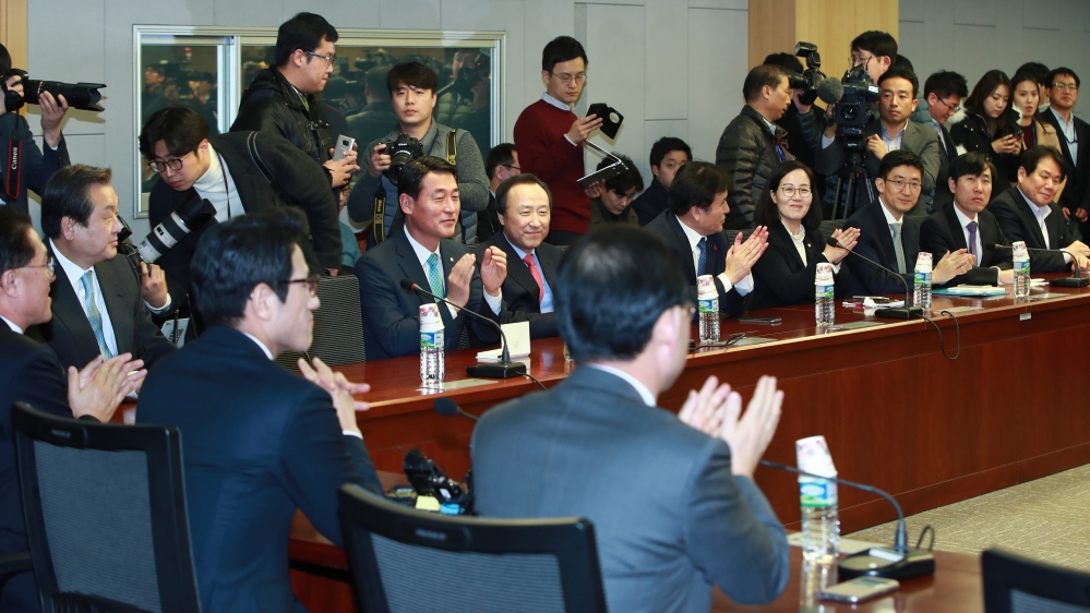 First meeting of new party''s lawmakers