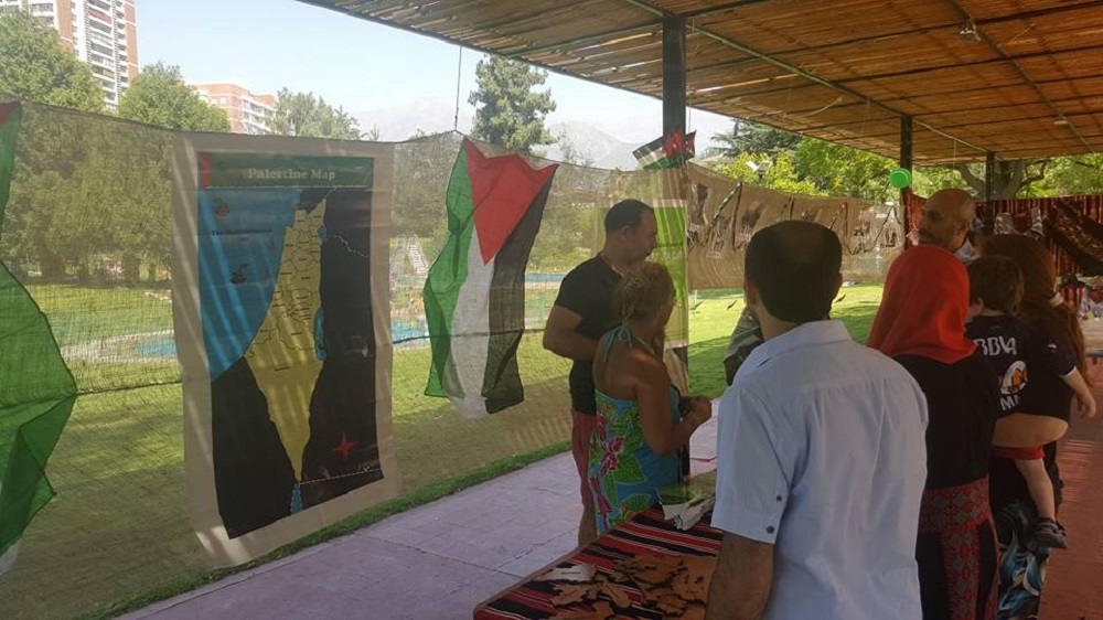 Palestinians in Santiago participate in exhibition for palestine
