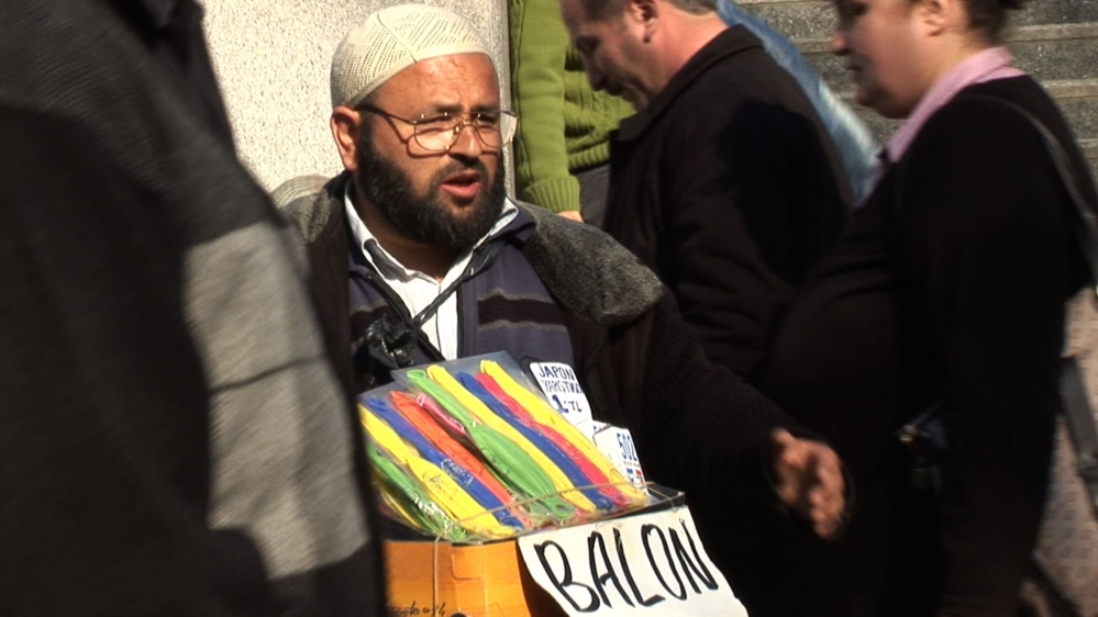 A street vendor [Al Jazeera]