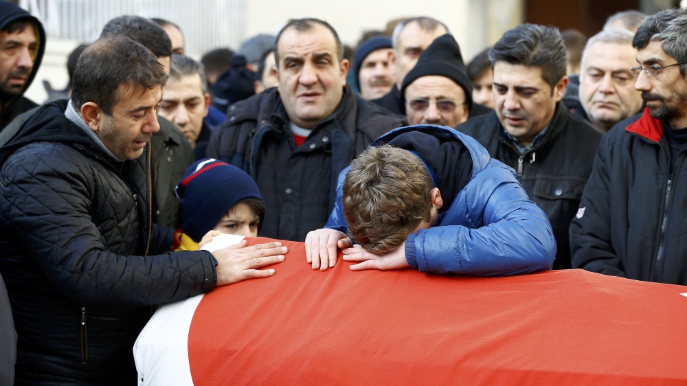 Relatives grieve at the funeral of Ayhan Arik, a victim of the attack at Reina nightclub [Osman Orsal/Reuters]