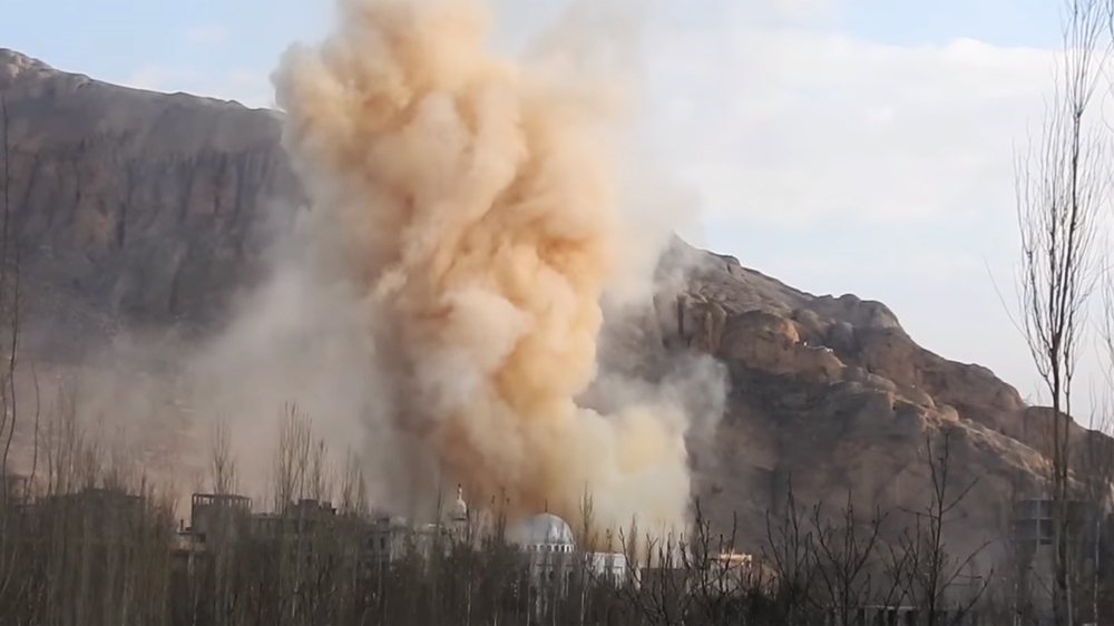 Regime air strike/barrel bomb attack on Wadi Barada