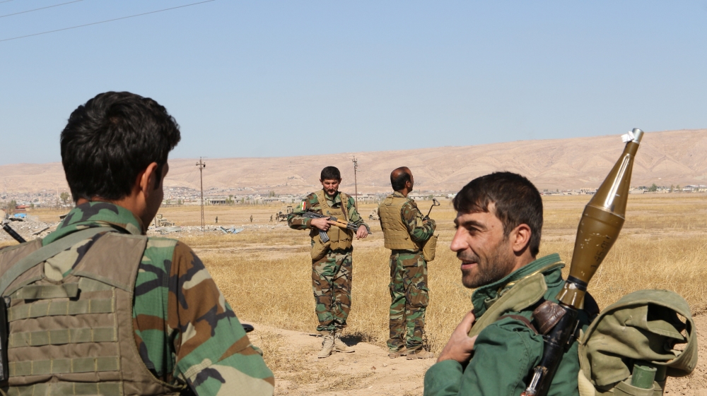 Kurdish Peshmerga fighters take their position in Bashiqa