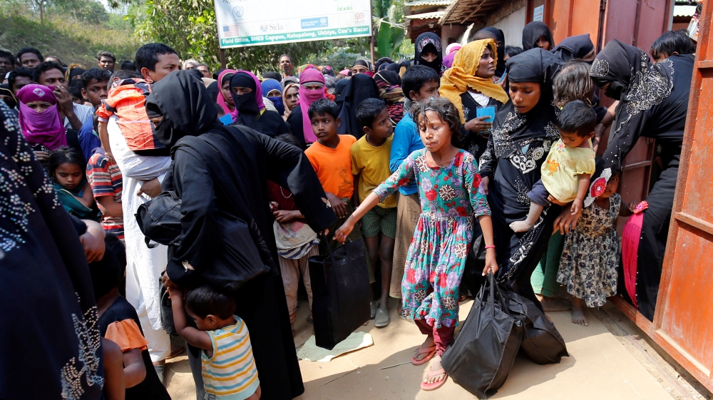 Rohingya refugees collect aid supplies including food and medicine, sent from Malaysia at Kutupalang Unregistered Refugee Camp