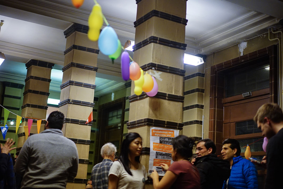 Refugees and Germans mingle in weekly ''Meet n'' Eat''