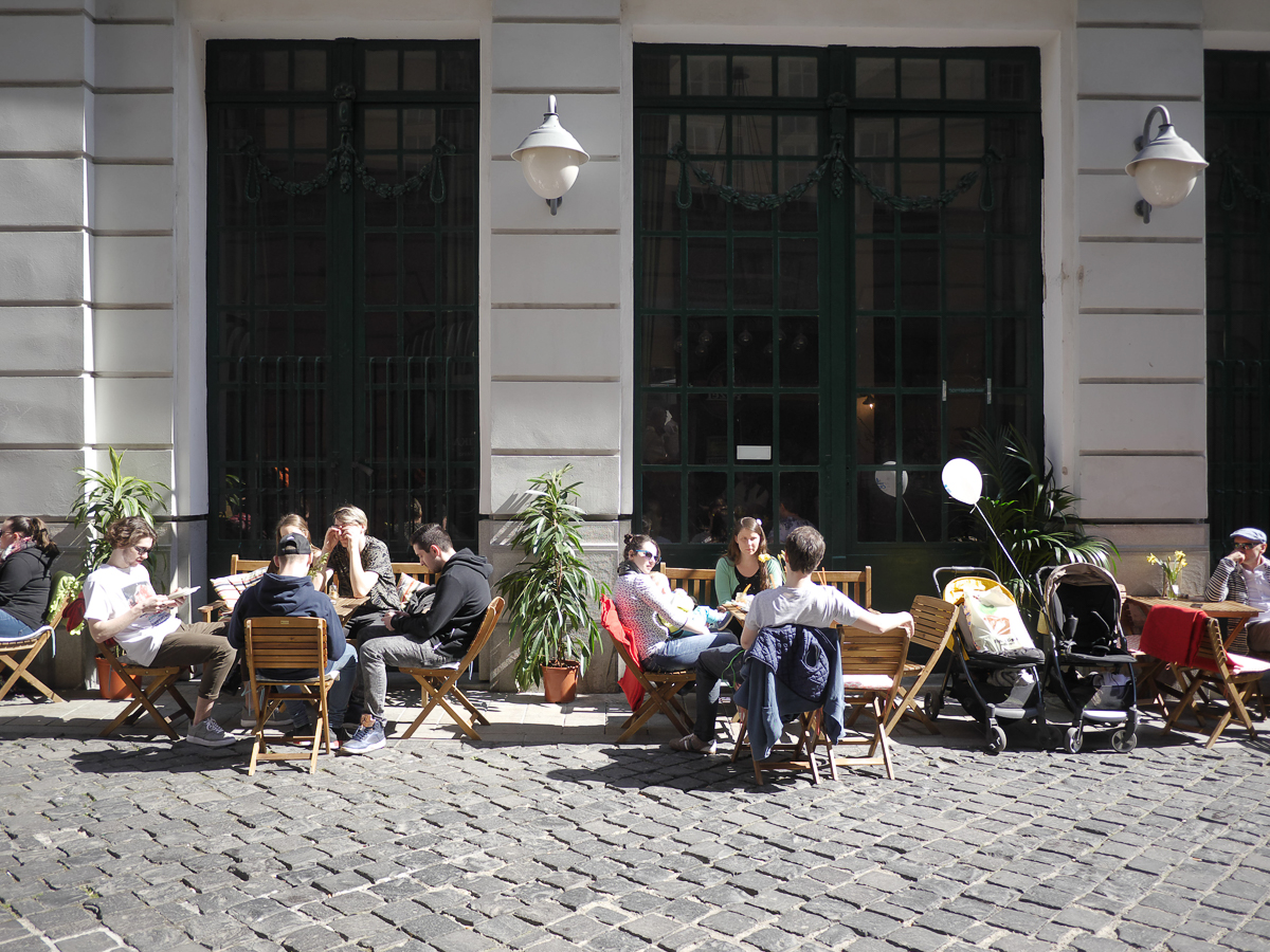 Dobre Dobre: A coffeehouse for Slovakia''s homeless