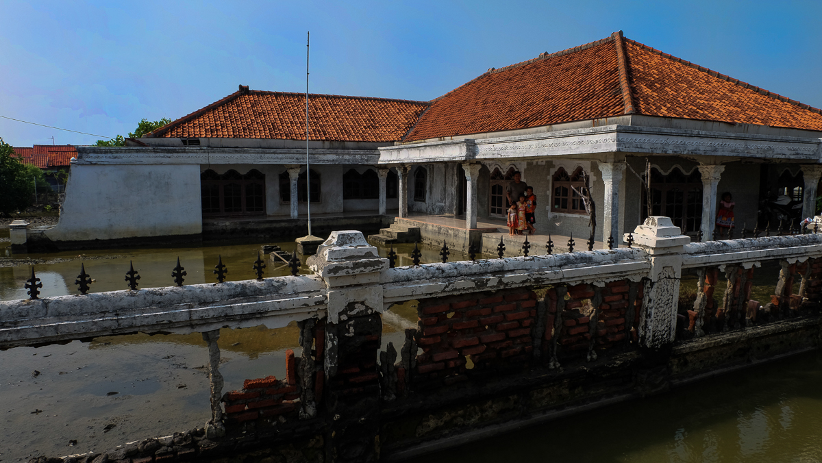 Drowning villages of Jakarta/ Please Do Not Use