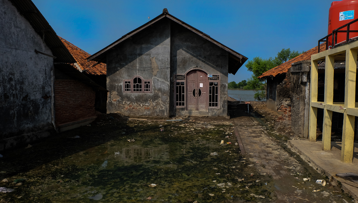 Drowning villages of Jakarta/ Please Do Not Use