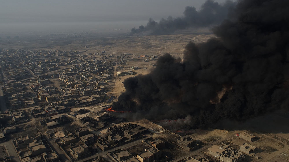 A drone captured the apocalyptic scene of the oil fires lit by ISIL in Qayyara [Joey Lawrence/Al Jazeera] 