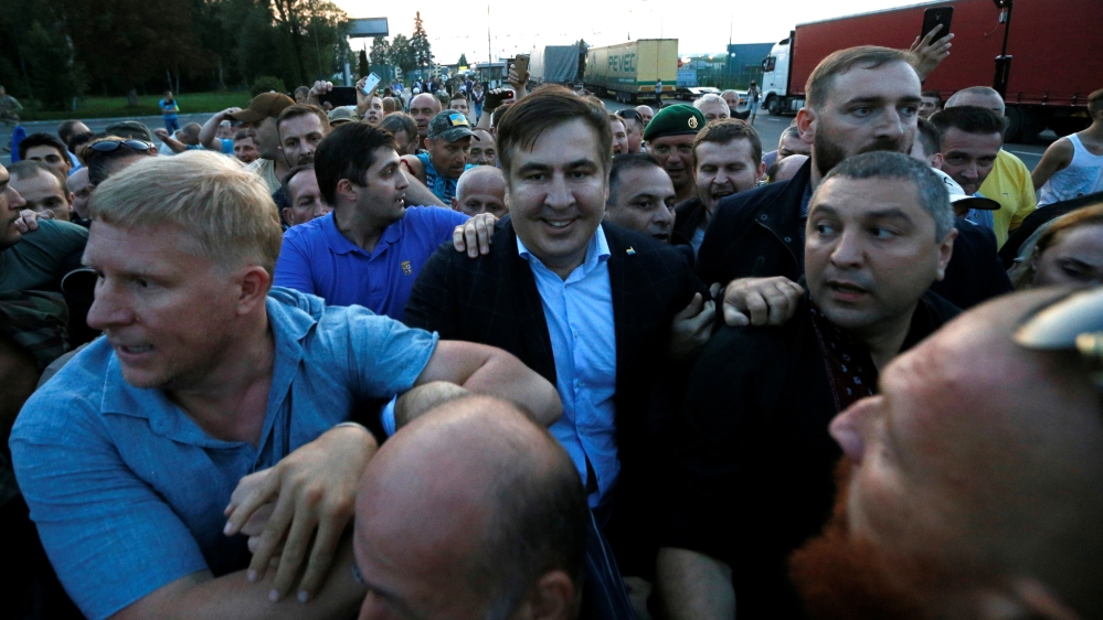 Former Georgian President Mikheil Saakashvili is surrounded by his supporters as he arrives at a checkpoint on the Ukrainian-Polish border in Krakovets