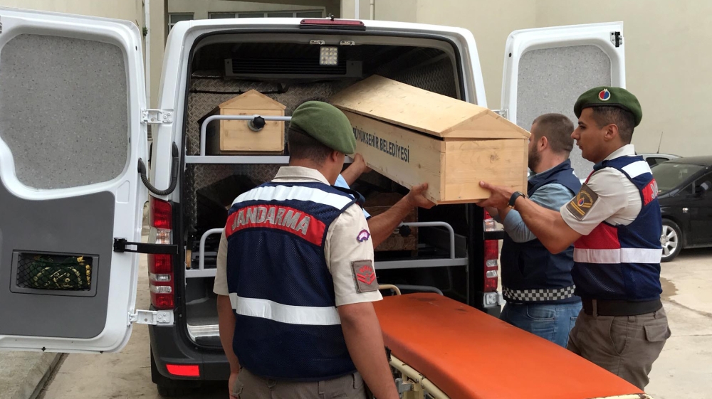 Turkish gendarmes load the coffin of a drowned migrant into a van in Kocaeli on September 22, 2017. Four people drowned and up to 20 were missing on September 22 after a fishing boat carrying migrants sunk off Turkey's Black Sea coast [AFP/Dogan news agency]