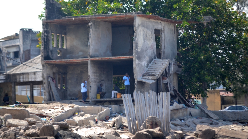 Houses have been destroyed by strong tidal surges in Beira [Andrew Mambondiyani/Al Jazeera]