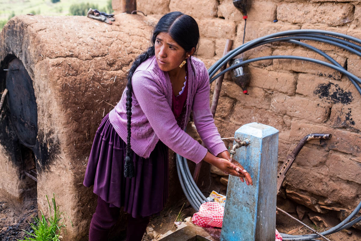 On the farmyard of Juanita Terrazas there is one tap for her, her son, her mother and father (30-1-2018). She explains that water pipes have been constructed to their region five years ago with help f