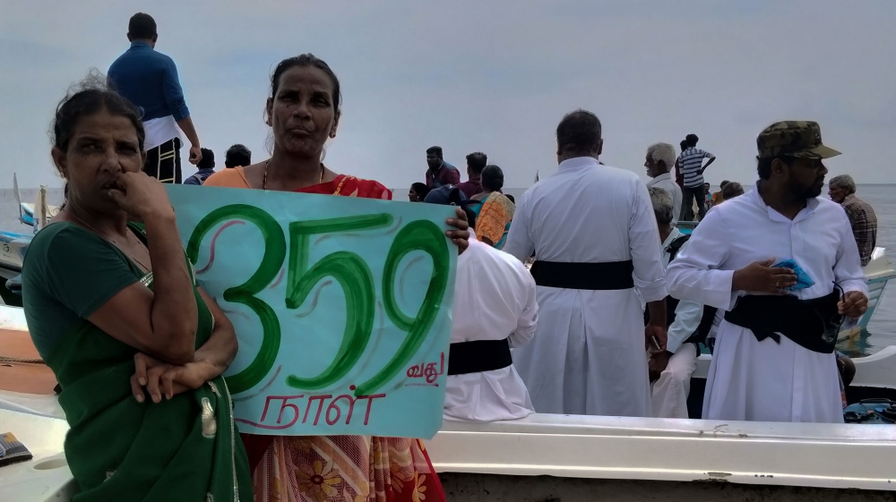 WDC members and priests immediately after boarding boats on Iranaimaatha Nagar beach [Photo courtesy of www.vikalpa.org]