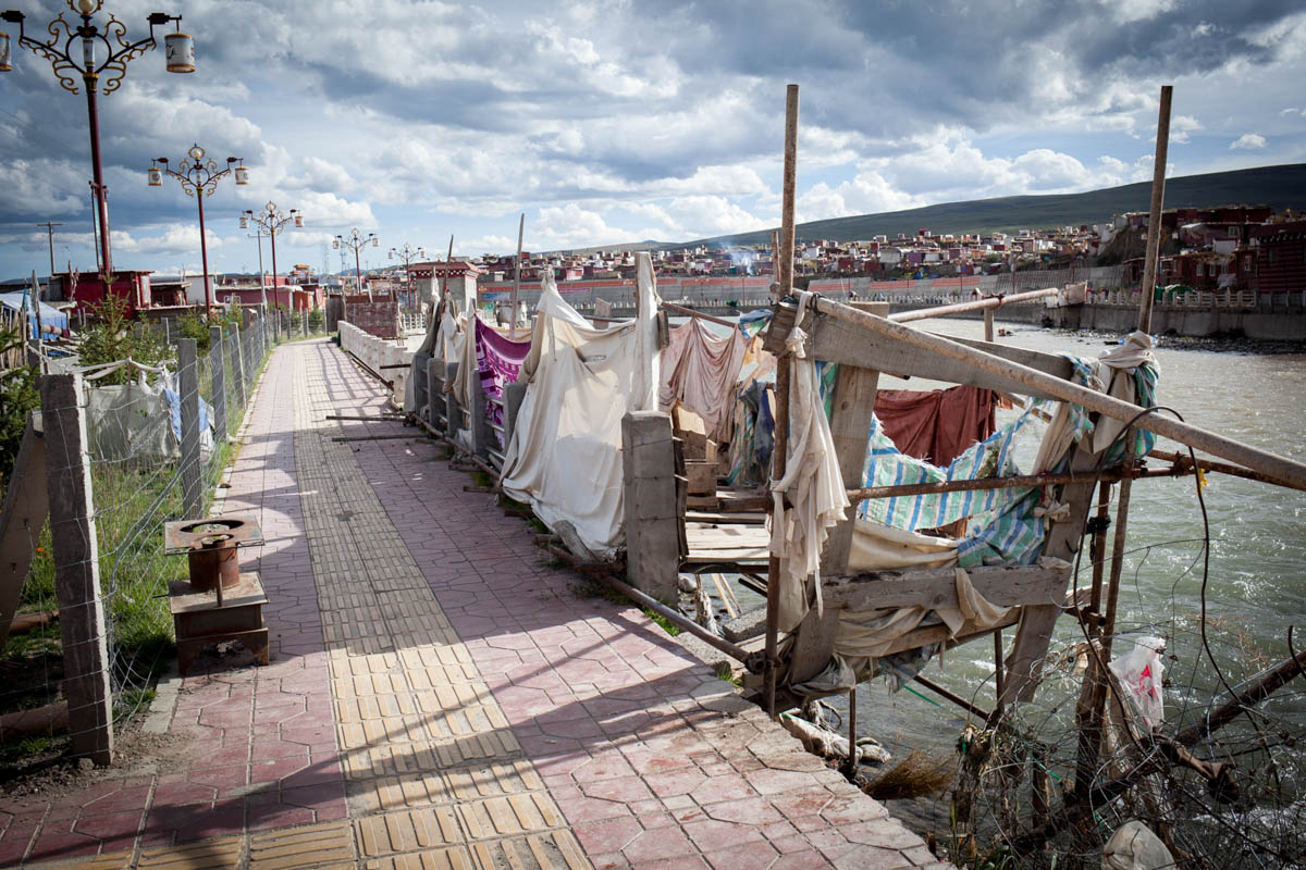 Yarchen Gar: The mountain monastery