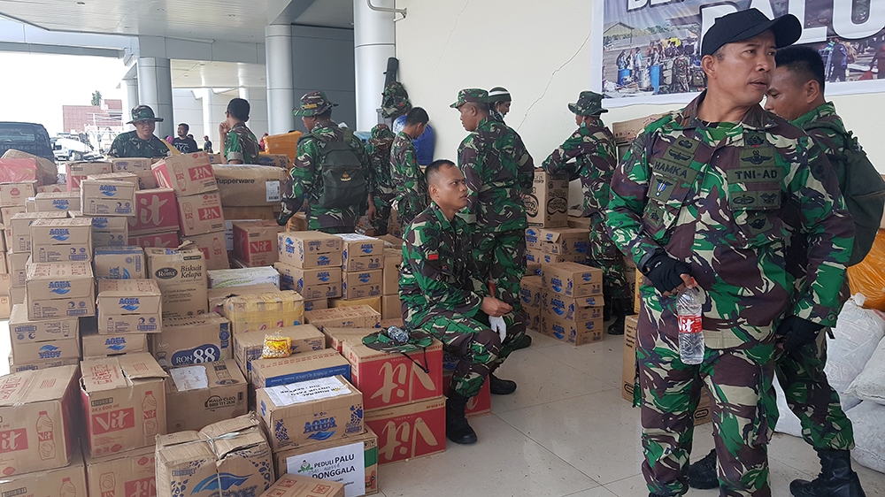 Aid continues to arrive for Palu IDPs. [Ted Regencia/Al Jazeera]