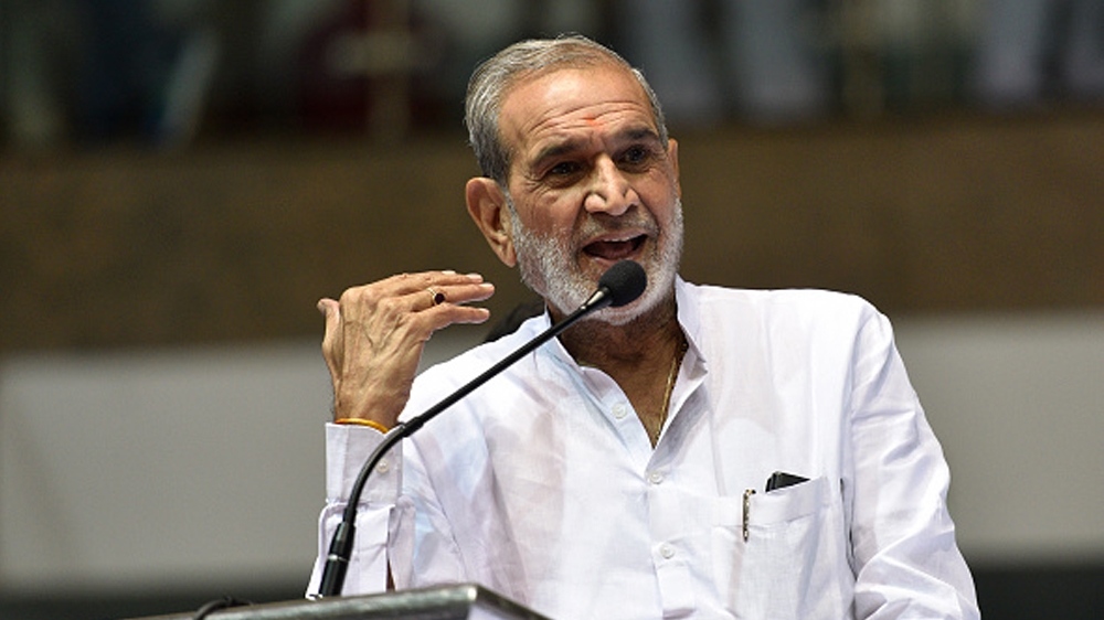 Congress Protest Against Anti-Employment Policies Of Modi And Kejriwal Government NEW DELHI, INDIA - JULY 31: Congress leader Sajjan Kumar (R) during a massive protest against anti-employment