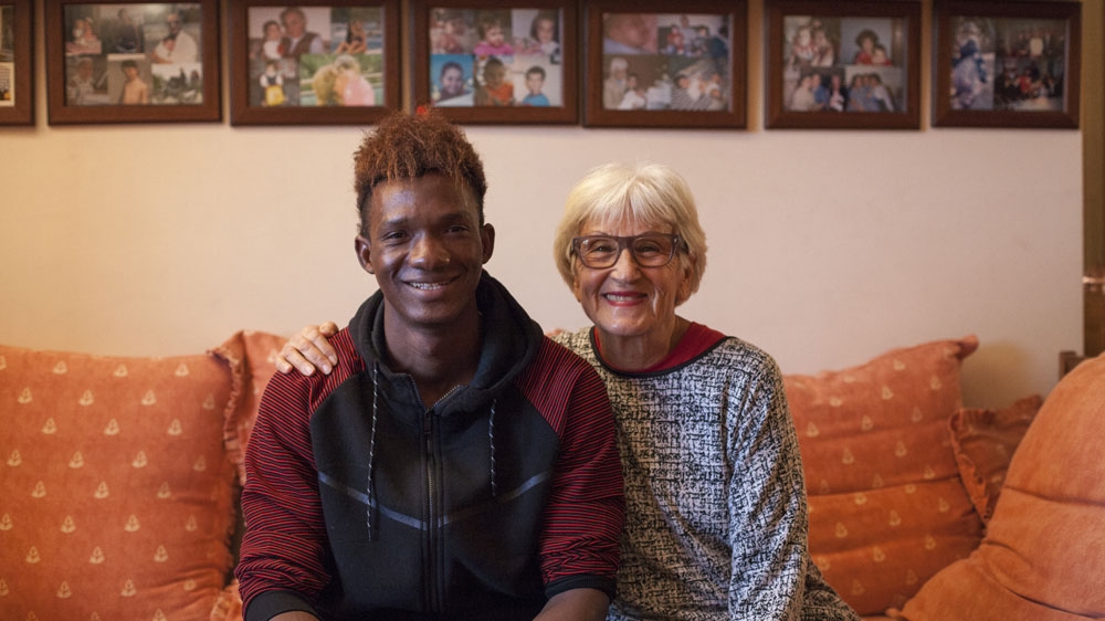 Soumayla and Barbara in their apartment in Rome [Ylenia Gostoli/Al Jazeera]