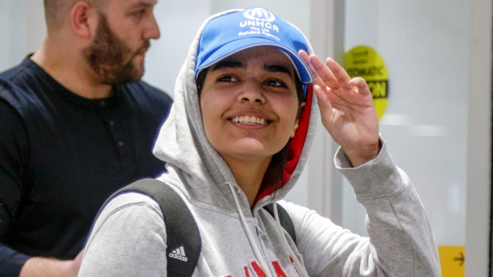 Saudi teenager Rahaf Mohammed al-Qunun arrives in Canada at Toronto Pearson International Airport