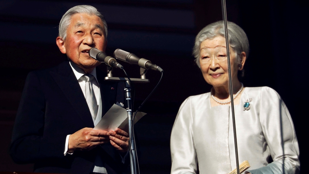 Japan''s Emperor Akihito, flanked by Empress Michiko, delivers a speech to well-wishers during a public appearance for New Year celebrations at the Imperial Palace in Tokyo