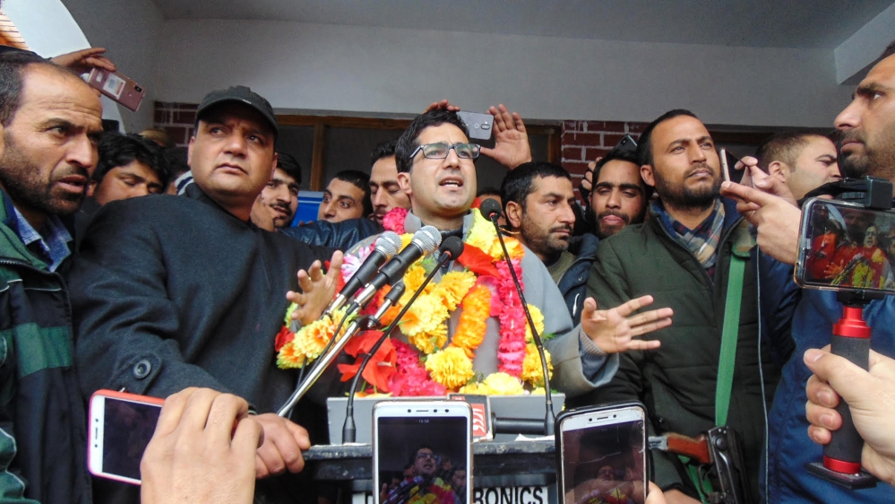Shah Faesal addressing the first public rally in his hometown Kupwara [Sameer Mushtaq/AlJazeera]