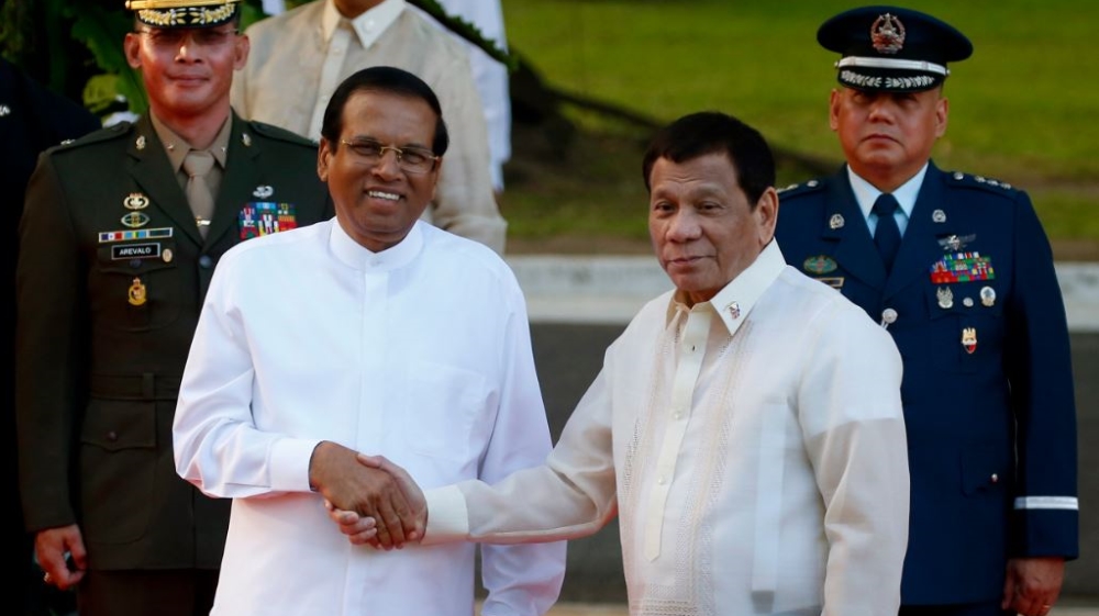 Visiting Sri Lanka President Maithripala Sirisena, left, and Philippine President Rodrigo Duterte shake hands