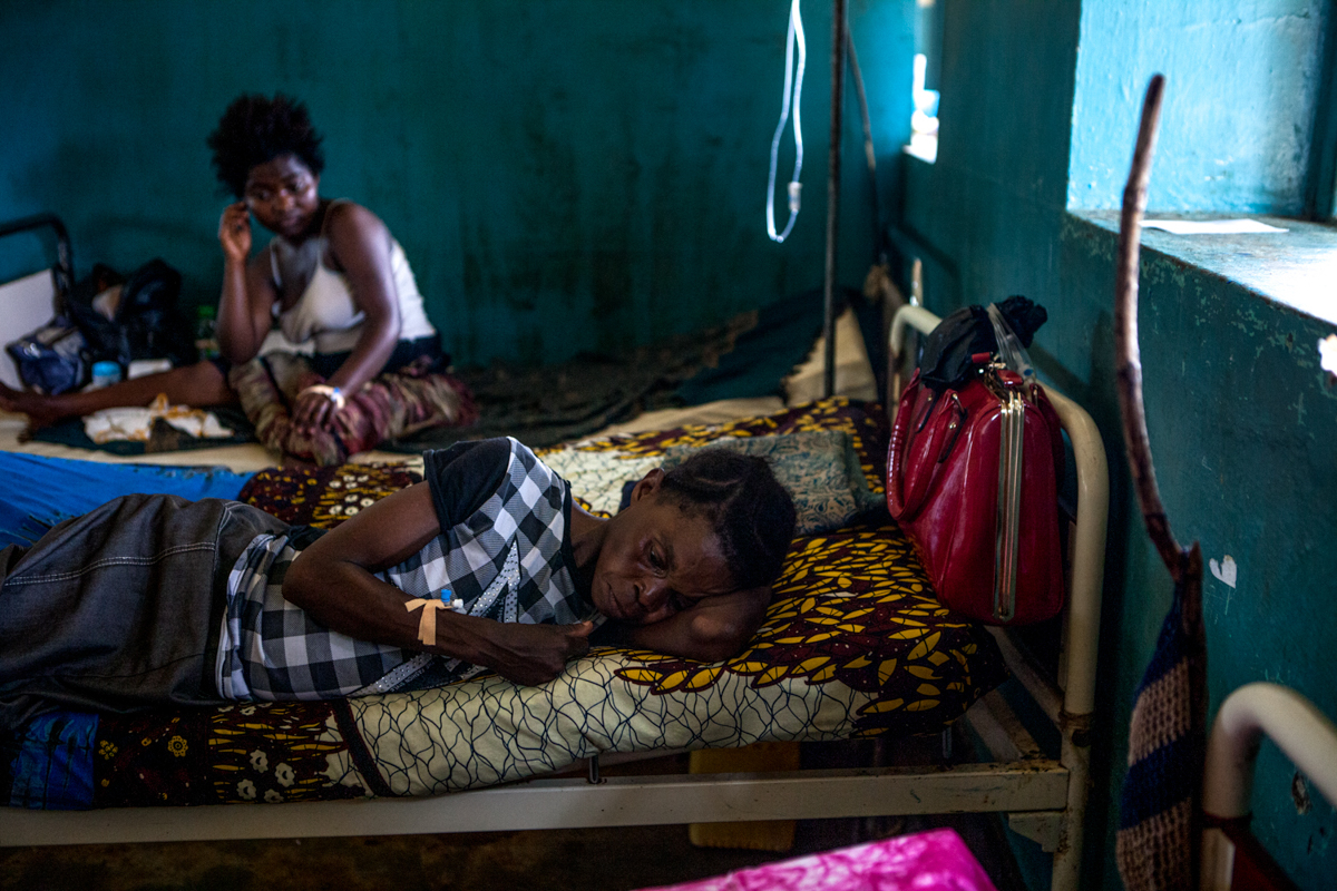 Hospital of Kamituga. Due to the prolonged inhalation of the quartz dust, many twangaises contract tuberculosis. Sometimes they suffer of both TB and AIDS, because they are either forced to prostitute