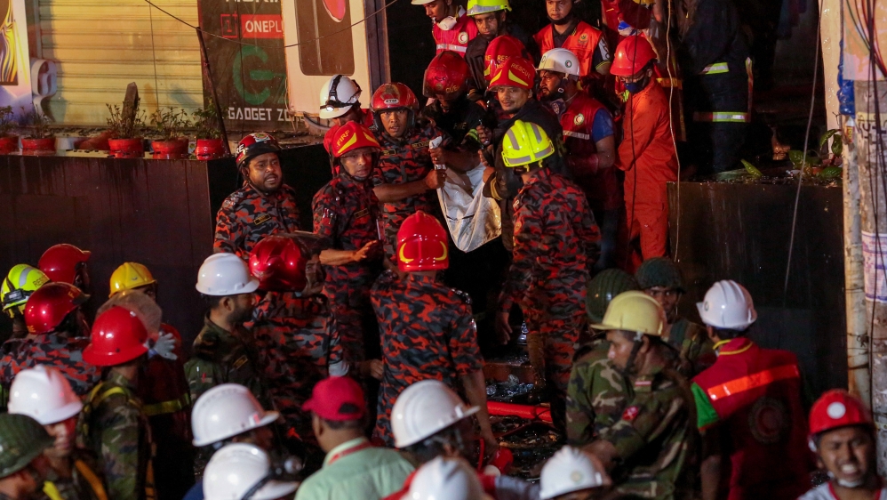 Firefighters backed by military specialists, some in helicopters, tackled the flames [Zakir Hossain Chowdhury/Anadolu]