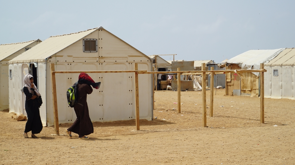 
With wind speeds as high as 60kph, this year's Khamsin dust storm coincides with the start of Ramadan [Faisal Edroos/Al Jazeera]
