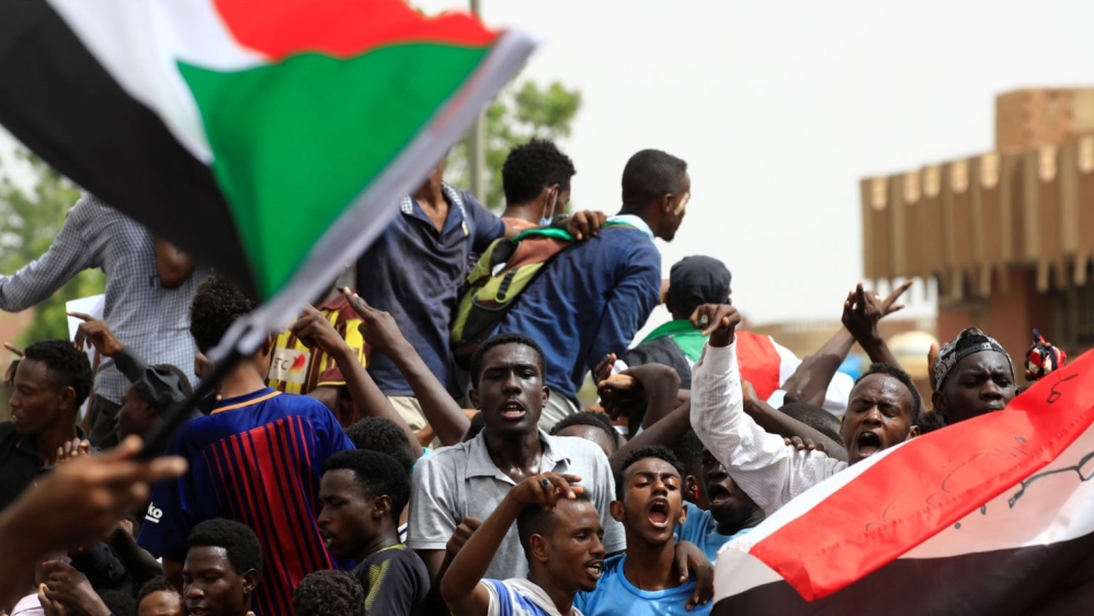 Tens of thousands of people march on the streets in Khartoum