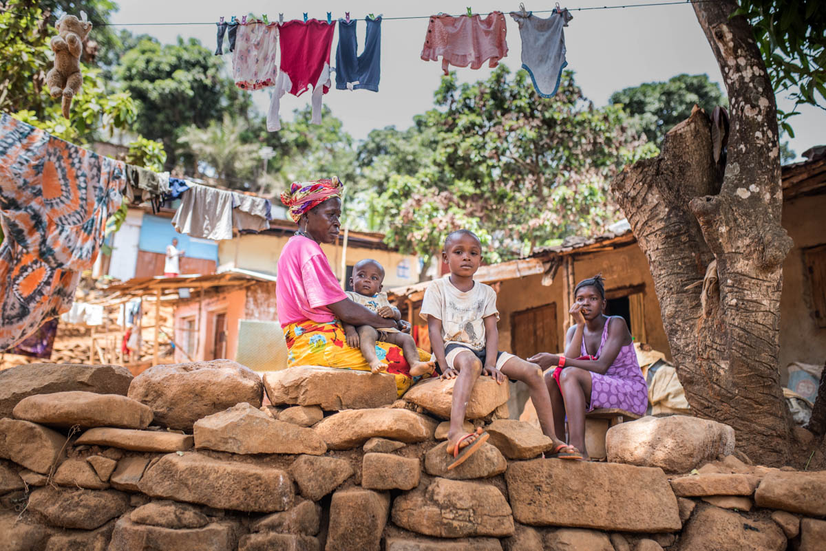 Destitution, hunger, violence, loss of a caregiver, emotional neglect and social isolation are what scientists call “daily stressors“. If they occur constantly they can turn into “toxis stress“. Cons