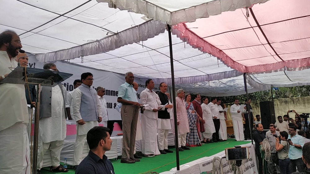 Delhi protest for Kashmir [Farkhanda Ashfaq/Al Jazeera]