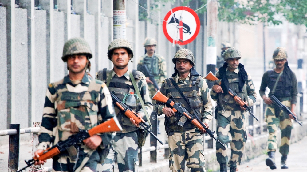Indian Border Security Force (BSF) soldiers patrol a street in Srinagar as the city remains under curfew following weeks of violence in Kashmir August 27, 2016. REUTERS/Danish Ismail