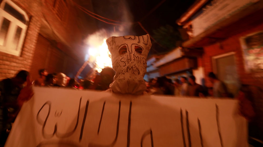Masked Kashmiri protester