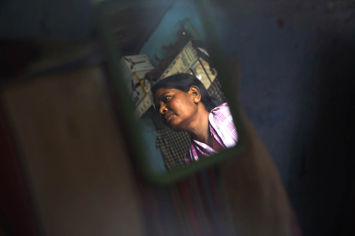 Akila Lohar, a worker at a sick garden, has not been able to earn enough for her family to pass the hard times, despite working in the garden for over 35 years. She reveals the misbehavior by the ‘ma