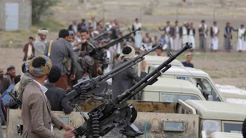 Houthi rebel fighters ride on gun trucks during a gathering aimed at mobilizing more fighters in Sanaa, Yemen, 01 August 2019. Photo: Hani Al-Ansi/dpa