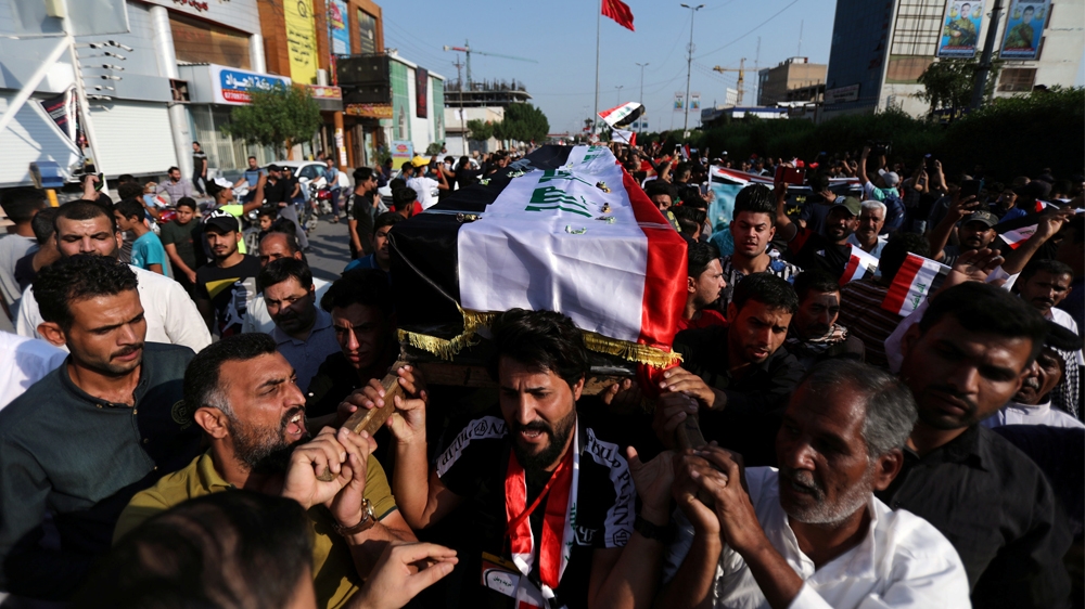 Iraqi mourners carry the coffin of a demonstrator who was killed at anti-government protests, during a funeral, in the holy city of Kerbala, Iraq November 4, 2019. REUTERS/Abdullah Dhiaa al-Deen