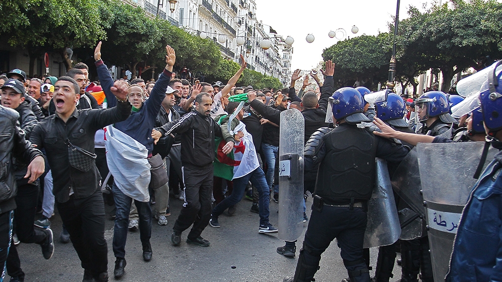 Algerian security forces surround protesters staging an anti-government demonstration in the capital Algiers on December 12, 2019 on the day of the presidential election. - Five candidates are running