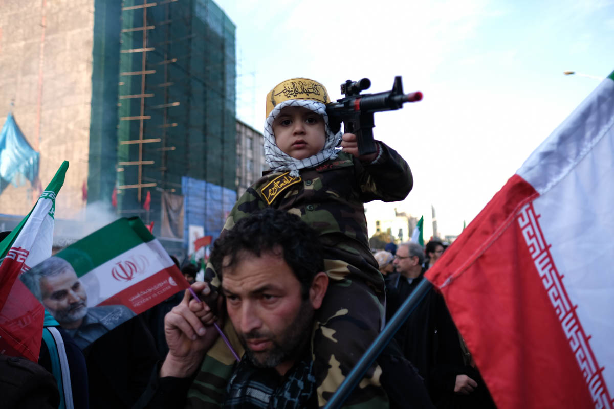An Iranian man, who took his son to the funeral march of Soleimani, said that he is willing to take up arms again and return to military service, to avenge the death of the Quds Force commander.