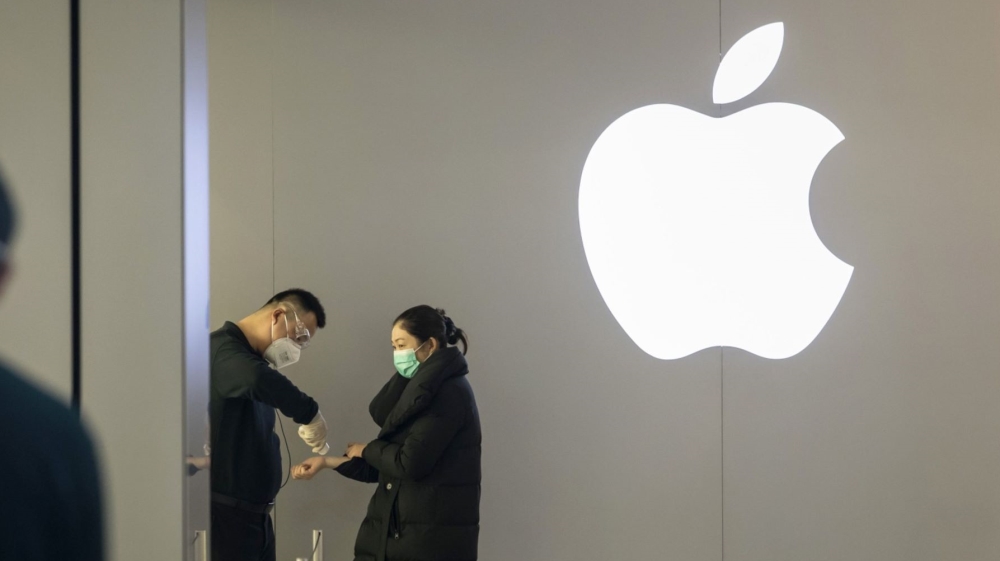 Shoppers At Apple Inc. Store In Shanghai as Chinese Government